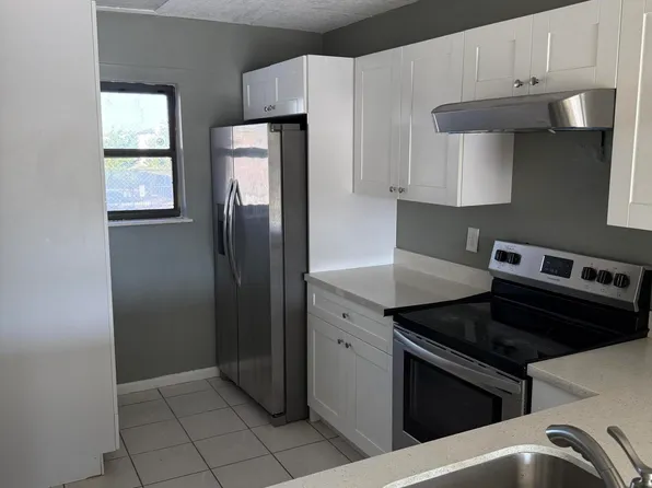 20735 NE 8th Ct APT 206-12, Miami, FL 33179