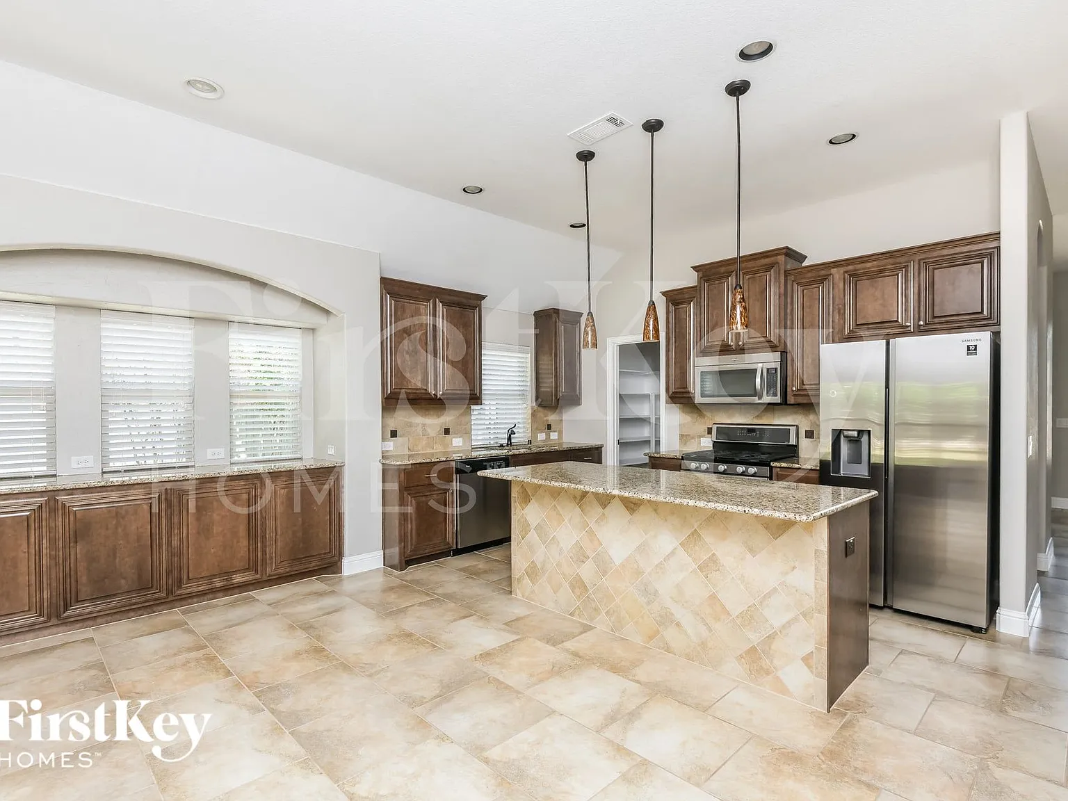 3 bed, 2.0 bath, 2047 sqft, $2,705 — Photo 4