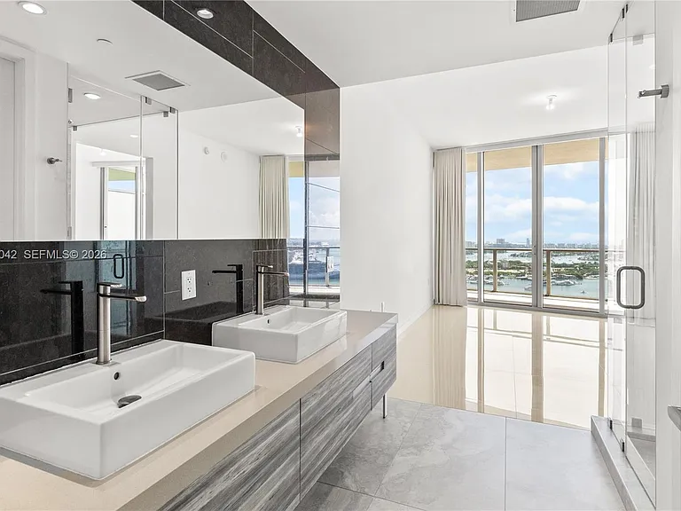 1100 Biscayne Blvd #3404 — Photo 19