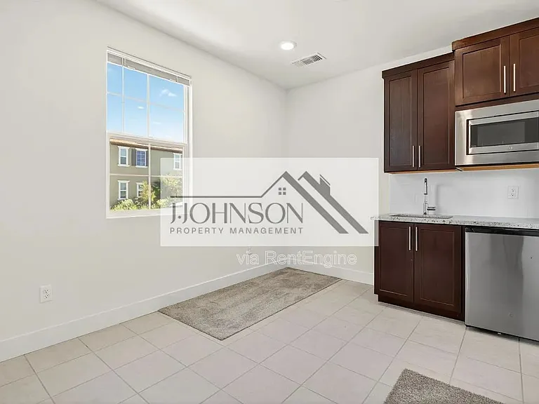 6640 Silverleaf Ct — Photo 12