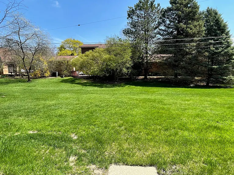 116 E Hickory Grove Rd — Photo 16