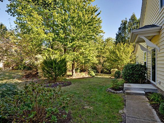 3rd image of 115 Kevin Ct