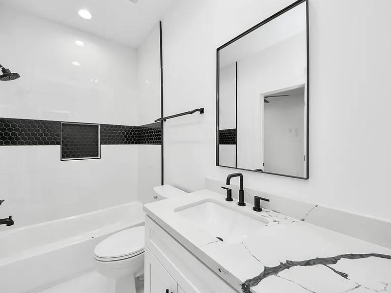 5029 Broom St #B — Photo 12