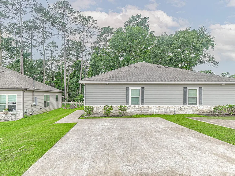 15627 Sycamore Dr — Photo 2