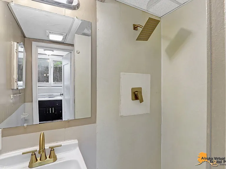 1335 Hyder St — Photo 12