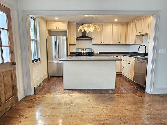 5th image of 203 1/2 Federal St #2