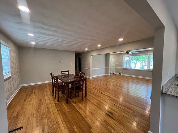 5th image of 2725 Greendale Ave