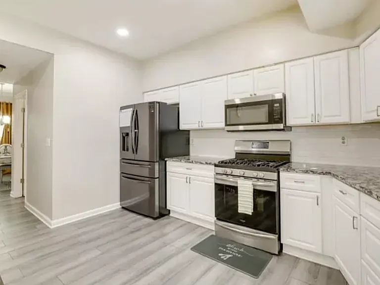 7136 Woodstone Dr — Photo 15