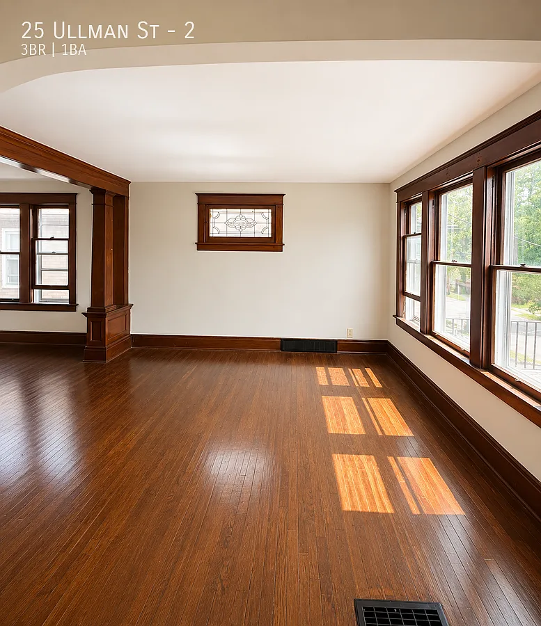 Renovated & Spacious 3-Bedroom Apartment in Riverside — Photo 3