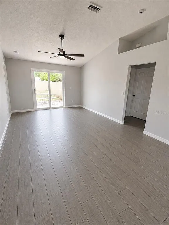 3 bed, 2.0 bath, 1438 sqft, $1,800 — Photo 4