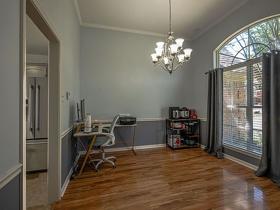 5th image of 30 Redbud Dr