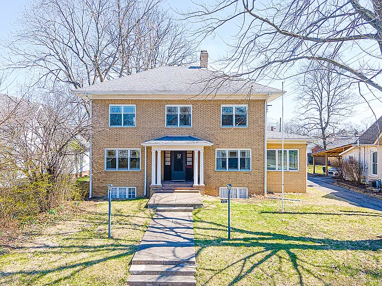 921 Pearl St