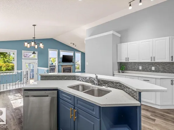 15420 44th St NW, Edmonton, AB T5Y 3G8