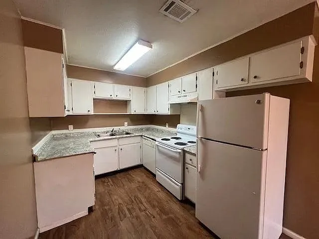 111 Hardwood Ct #D — Photo 3