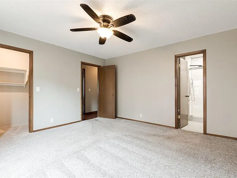 320 Elwood Dr — Photo 17