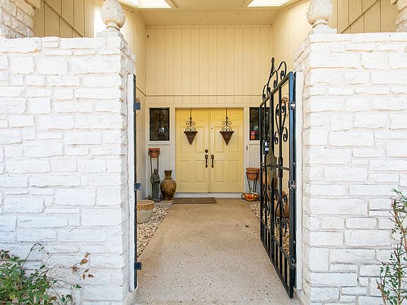 4th image of 2501 Rogers Cir