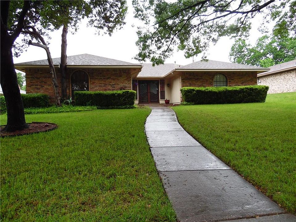 1st image of 327 Robin Hill Ln