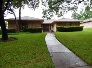 327 Robin Hill Ln, Duncanville, TX 75137