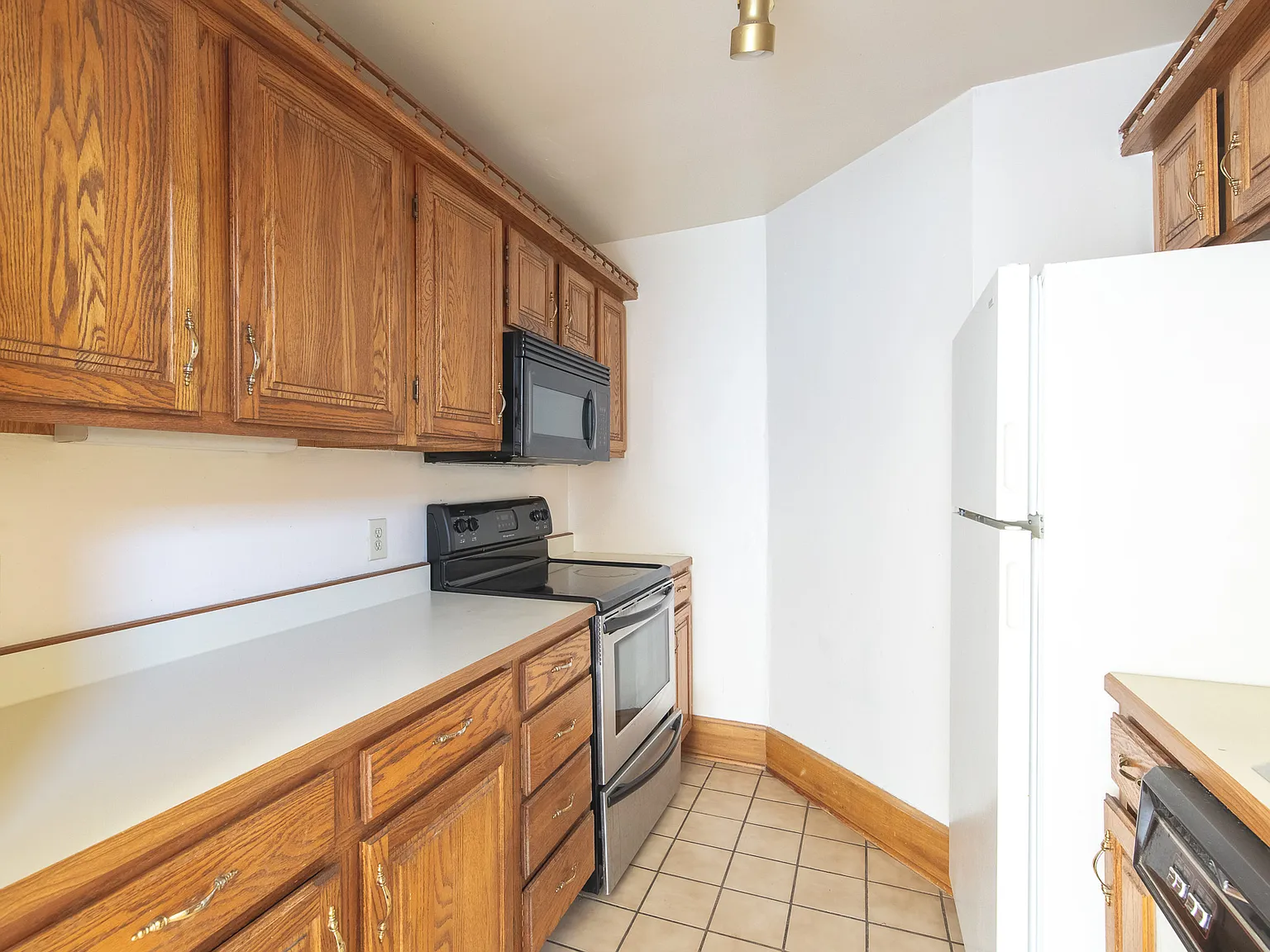 2 bed, 2.0 bath, 1200 sqft, $1,400 — Photo 3