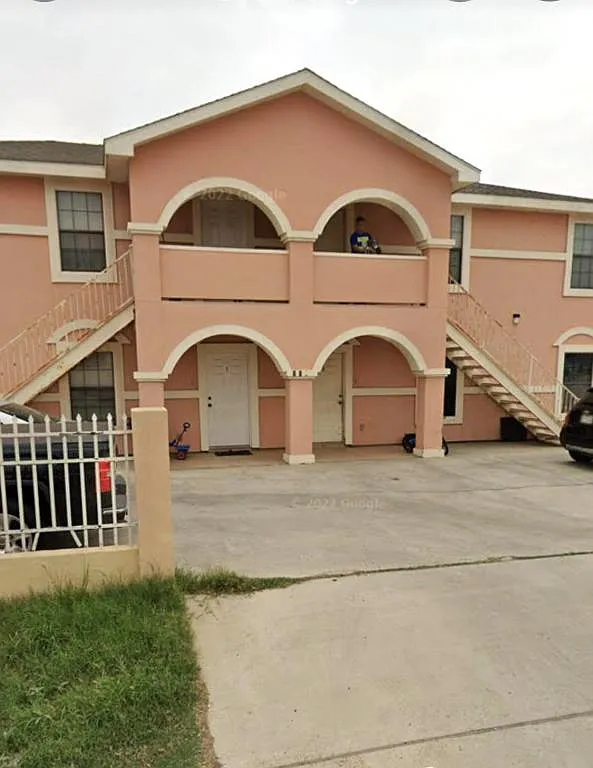 102 E Devon Pl — Photo 1