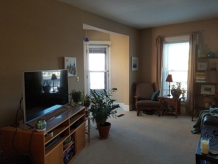 1st image of 1462 N Farwell Ave