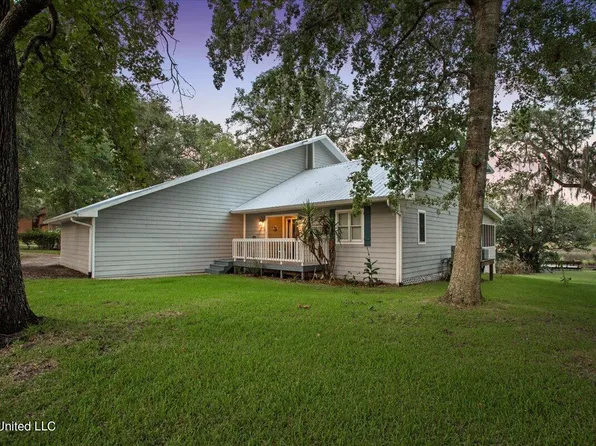 2216 Santa Cruz St, Gautier, MS 39553