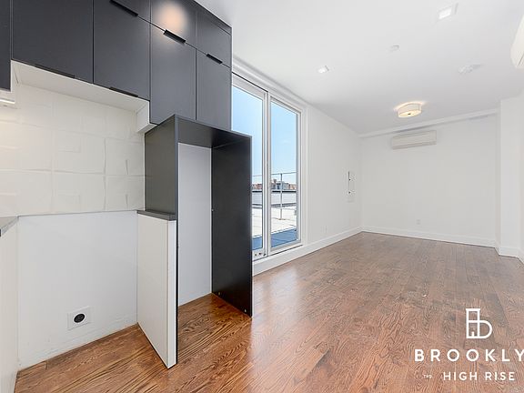 3rd image of 2829 Snyder Ave #5