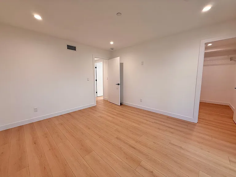 2705 Benedict St — Photo 21