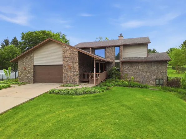 3261 N Silver Ridge Dr, Oregon, IL 61061