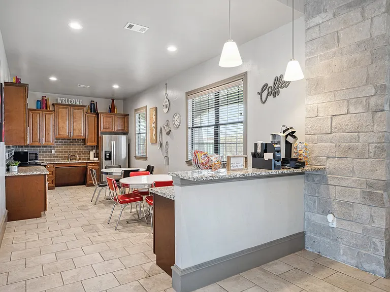 Lake Villas Apartments — Photo 23