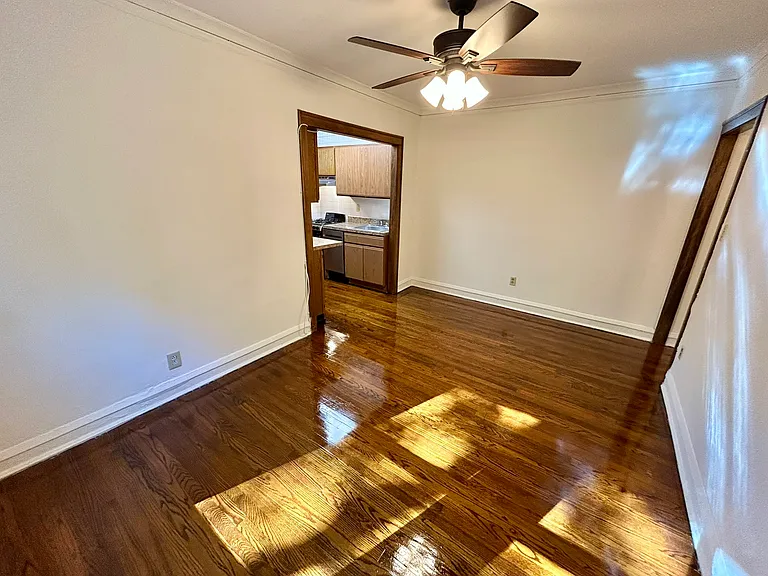 520 W Belden Ave — Photo 53