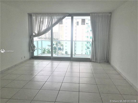 5th image of 1000 West 923