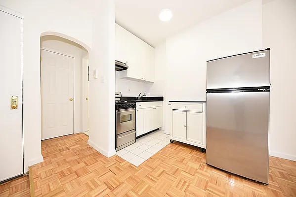 Rented by Buchbinder & Warren | media 8