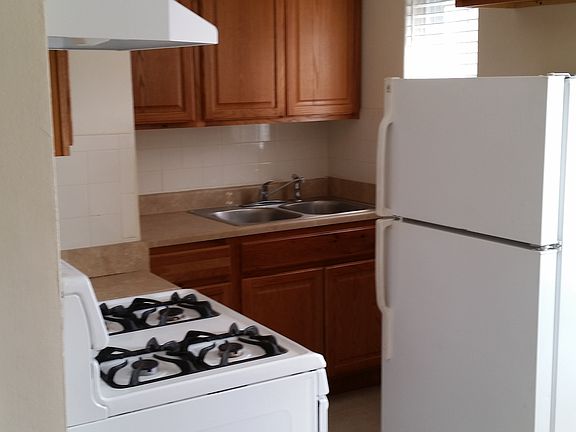 4th image of 400 E Siebenthaler Ave