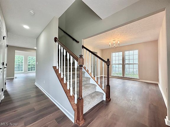 2nd image of 1860 Curry Ln