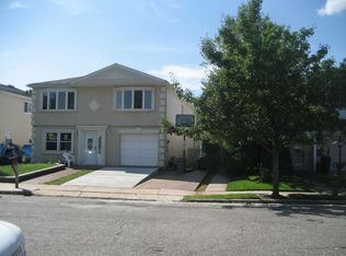 97 Mulberry Cir, Staten Island, NY 10314