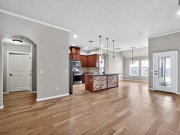 5th image of 6901 NW 149th St