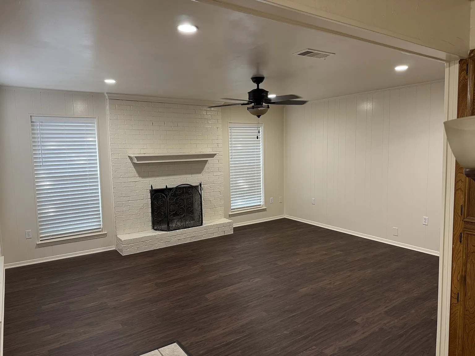 901-907 Bluebird Drive - 905 — Photo 2