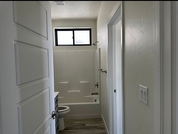 5th image of 679 McHenry Ave #B