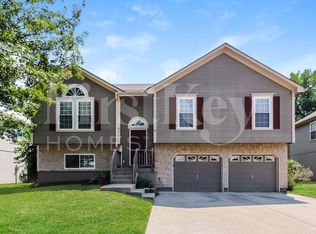 311 SW Creek Ridge Dr, Grain Valley, MO 64029