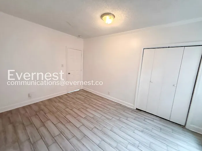 1402 Avenue E — Photo 12