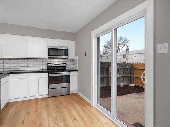5th image of 1027 Avenue H St