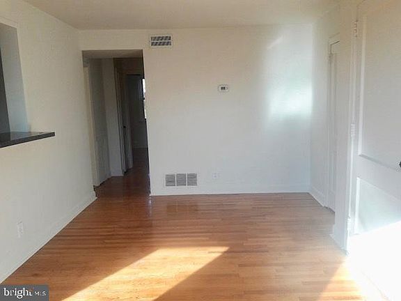 3rd image of 395 1/2 E Cliveden St