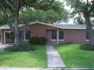 2112 E Poplar Ave, Victoria, TX 77901