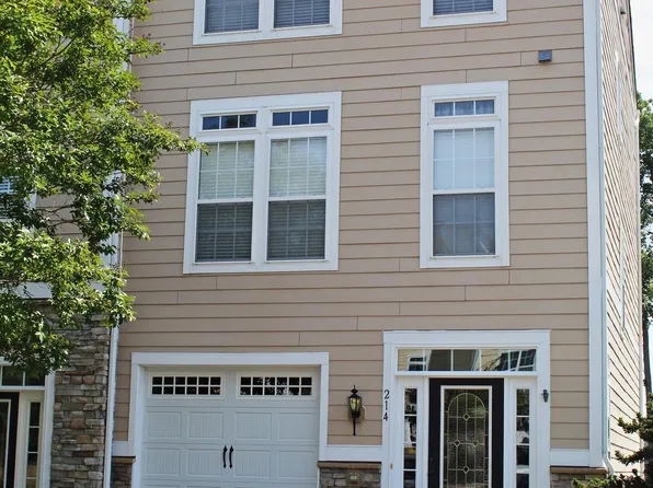 214 Monroe Point Dr, Colonial Beach, VA 22443