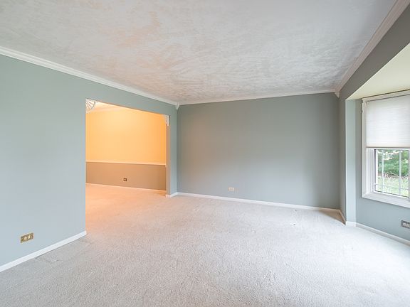 3rd image of 528 Parkview Ct