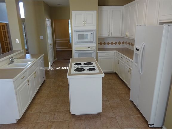 2nd image of 901 Muirfield Rd