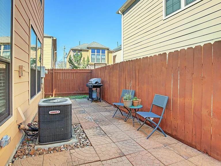1364 Studer St — Photo 21