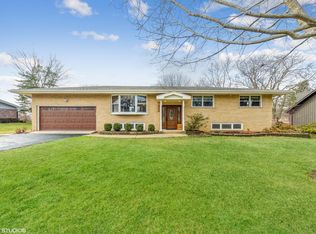 8234 Independence Dr, Willow Springs, IL 60480