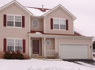 327 N Crooked Lake Ln, Lindenhurst, IL